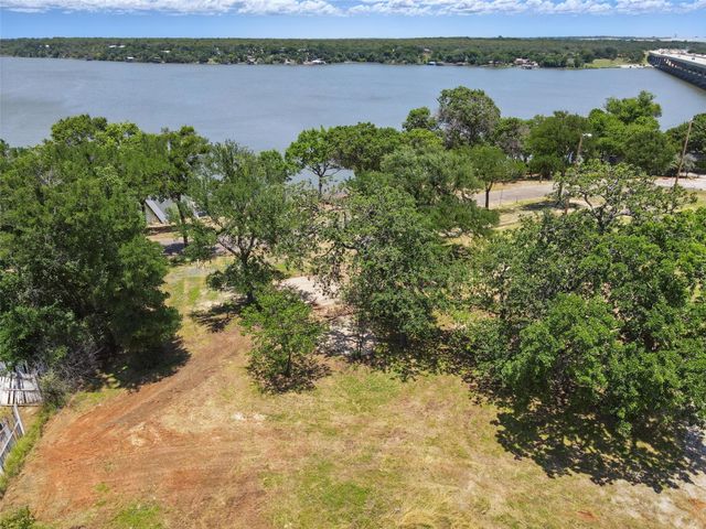 8501 Heron Drive, Fort Worth, TX 76108