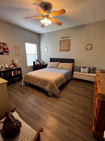 1225 Grand Central Parkway, Fort Worth, TX 76131