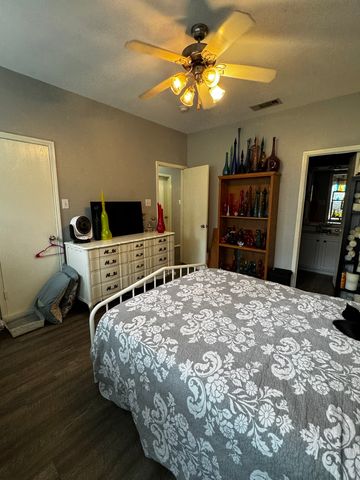 1225 Grand Central Parkway, Fort Worth, TX 76131