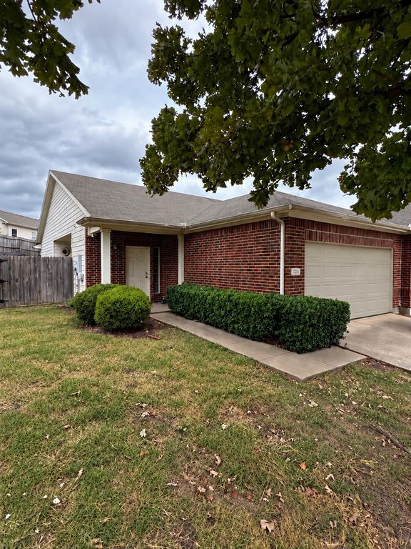 1225 Grand Central Parkway, Fort Worth, TX 76131