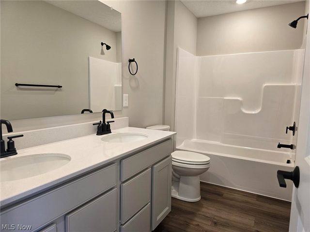 3790 Golden Wood Way, Green, OH 44685