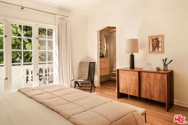 6051 Scenic Avenue, Los Angeles, CA 90068