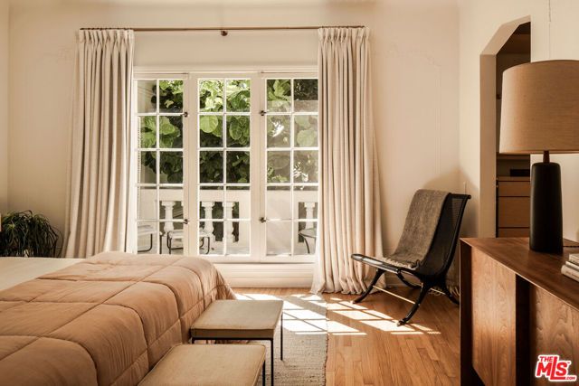 6051 Scenic Avenue, Los Angeles, CA 90068