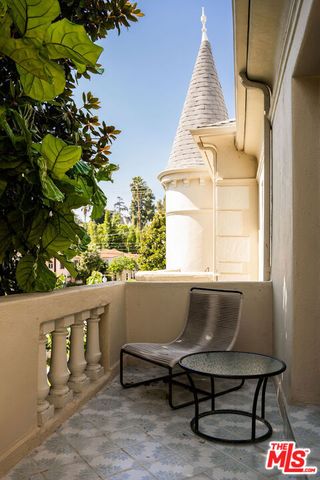 6051 Scenic Avenue, Los Angeles, CA 90068