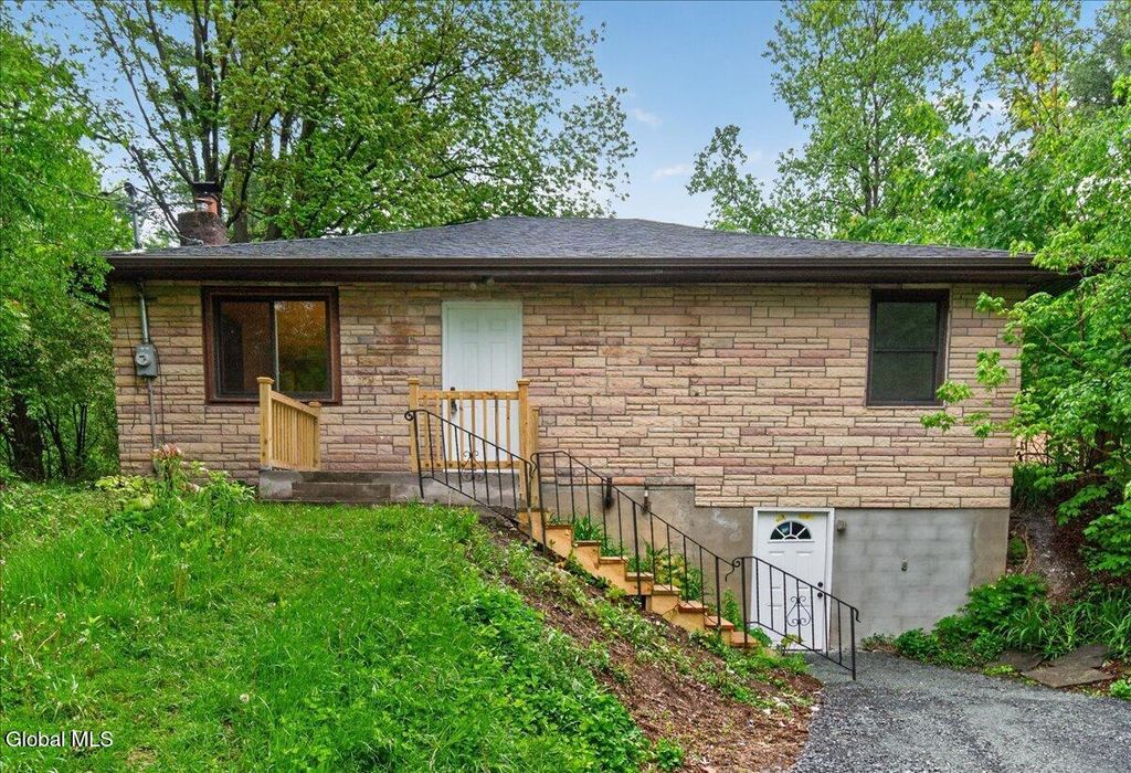 17 Onesquethaw Creek Road, New Scotland, NY 12067