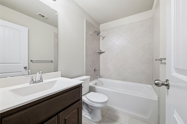 104 Cadyn Drive, Keene, TX 76059