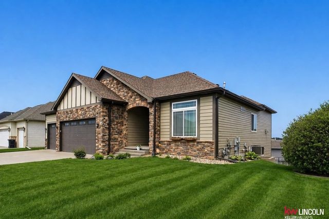 7256 Rutha Lane, Lincoln, NE 68516