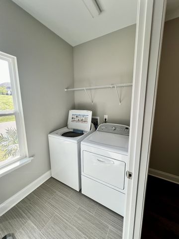 319 Carellton Dr, Gallatin, TN 37066