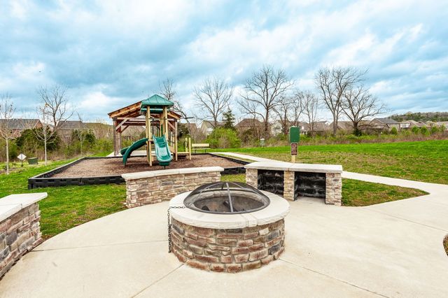 319 Carellton Dr, Gallatin, TN 37066