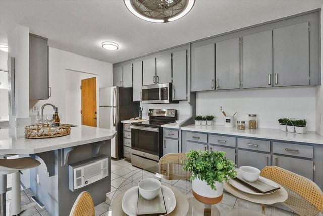 955 955 Shorepoint Ct 216, Alameda, CA 94501