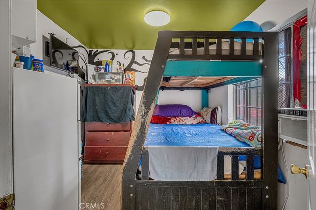 11513 S San Pedro, Los Angeles, CA 90061