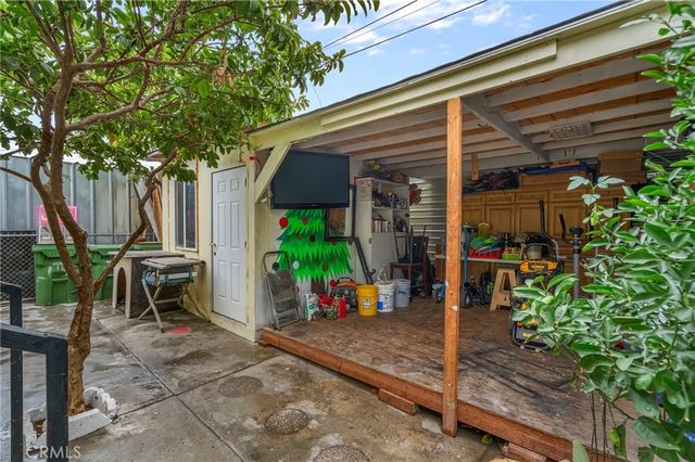 11513 S San Pedro, Los Angeles, CA 90061