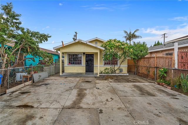 11513 S San Pedro, Los Angeles, CA 90061