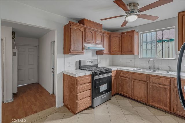 11513 S San Pedro, Los Angeles, CA 90061