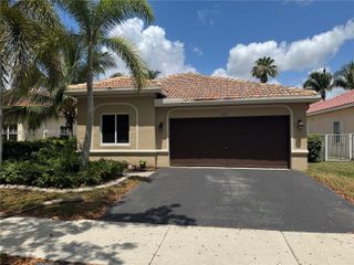 4321 Willow Ridge Dr, Weston, FL 33331