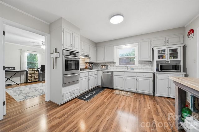 115 WEDGEWOOD Drive, Morganton, NC 28655