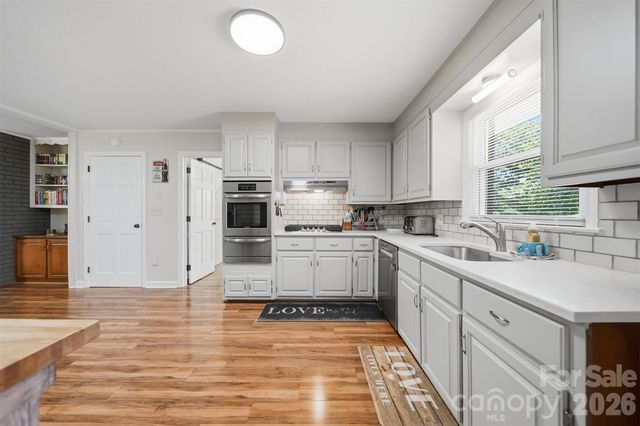 115 WEDGEWOOD Drive, Morganton, NC 28655