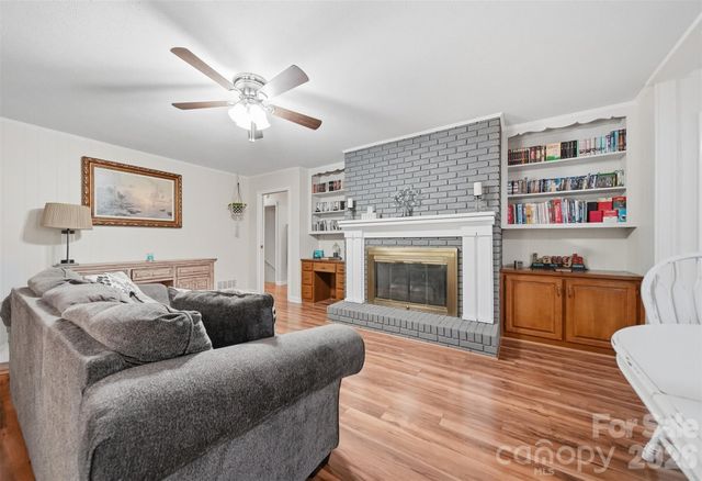 115 WEDGEWOOD Drive, Morganton, NC 28655