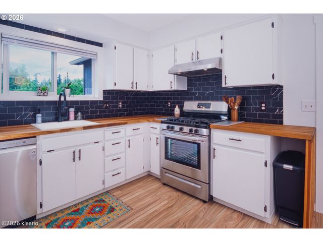 4611 Sw Vacuna St, Portland, OR 97219