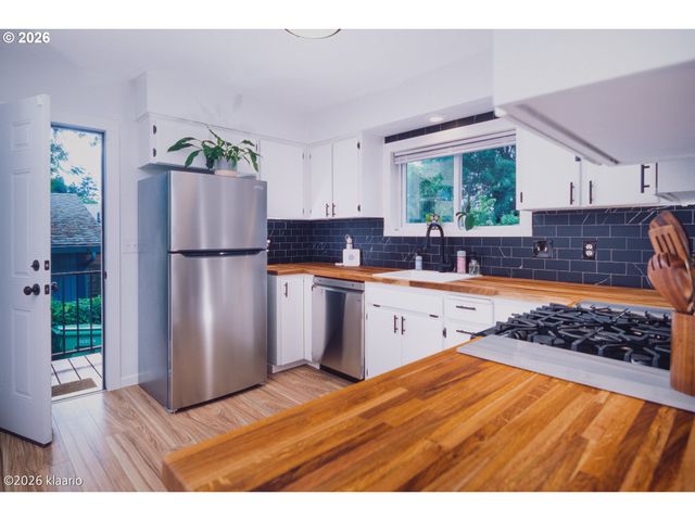 4611 Sw Vacuna St, Portland, OR 97219