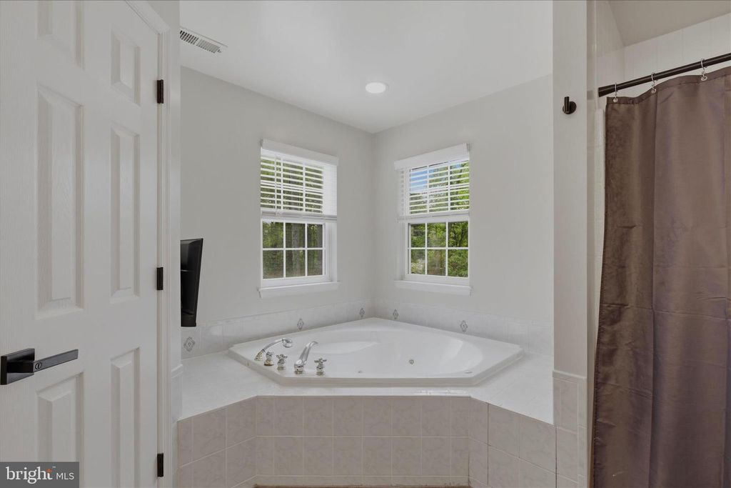 Image 40 of property listing at 1700 DARES BEACH RD, Prince Frederick, MD 20678