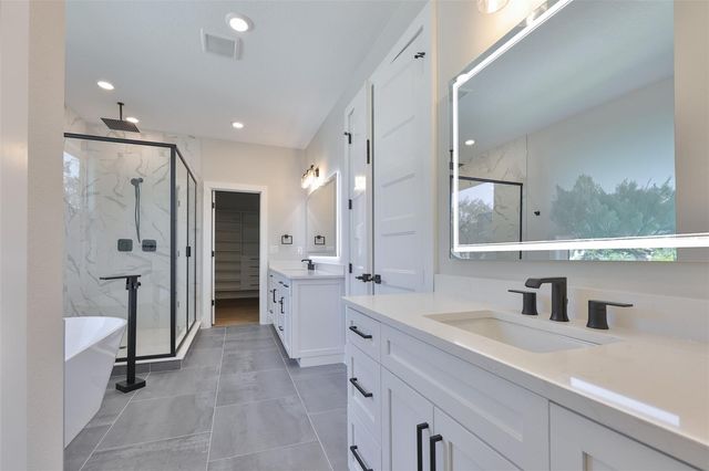 3223 W PAXTON AVENUE, Tampa, FL 33611