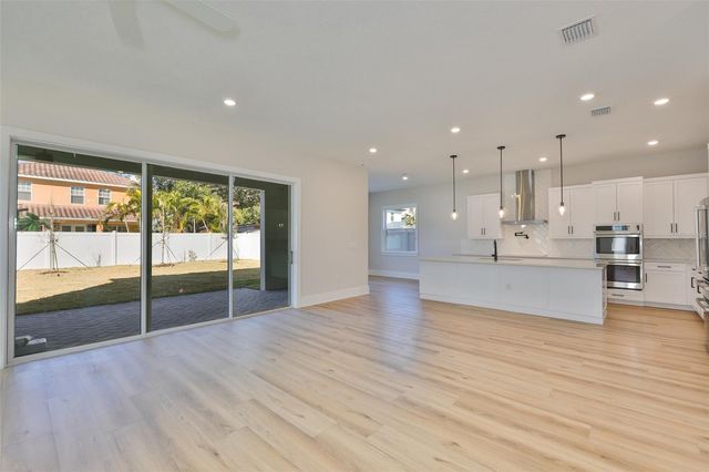 3223 W PAXTON AVENUE, Tampa, FL 33611