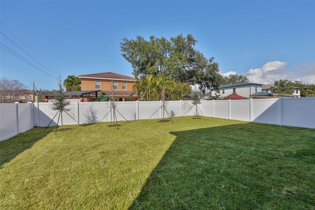3223 W PAXTON AVENUE, Tampa, FL 33611