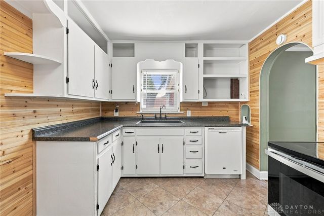 250 S Xenia Drive, Enon Vlg, OH 45323