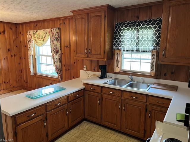 2183 Rowe Road, Lexington, NC 27295