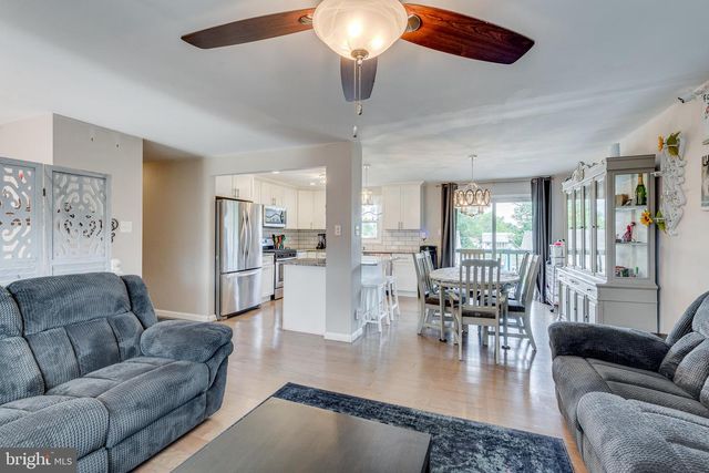 223 FAIRMOUNT AVE, Blackwood, NJ 08012