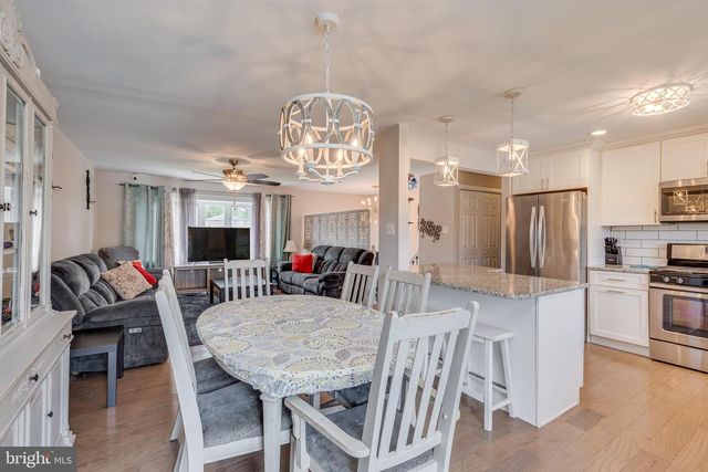 223 FAIRMOUNT AVE, Blackwood, NJ 08012