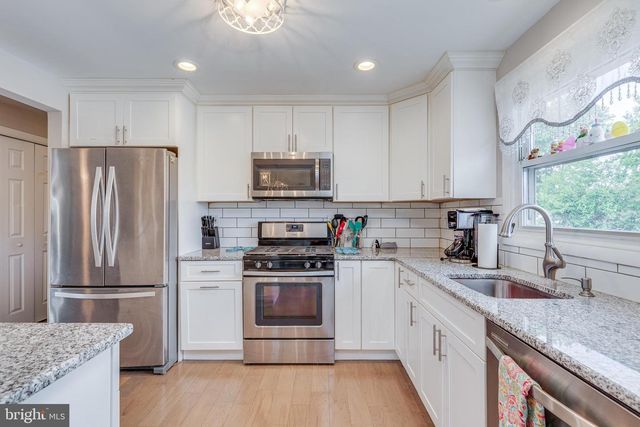 223 FAIRMOUNT AVE, Blackwood, NJ 08012