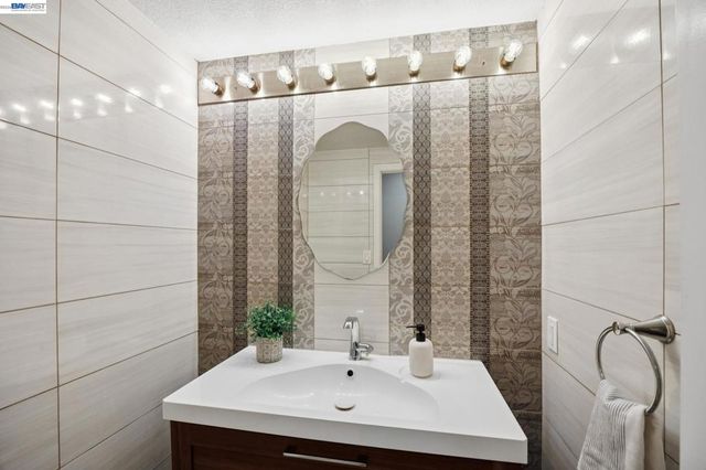 30 30 Sea Brg, Alameda, CA 94502