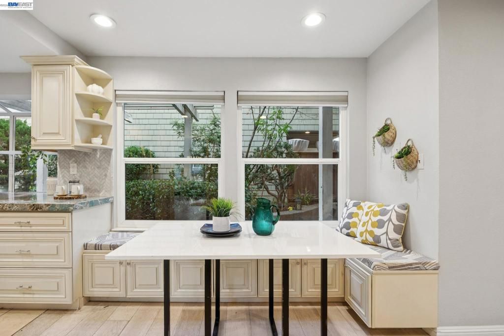 Image 12 of property listing at 30 30 Sea Brg, Alameda, CA 94502