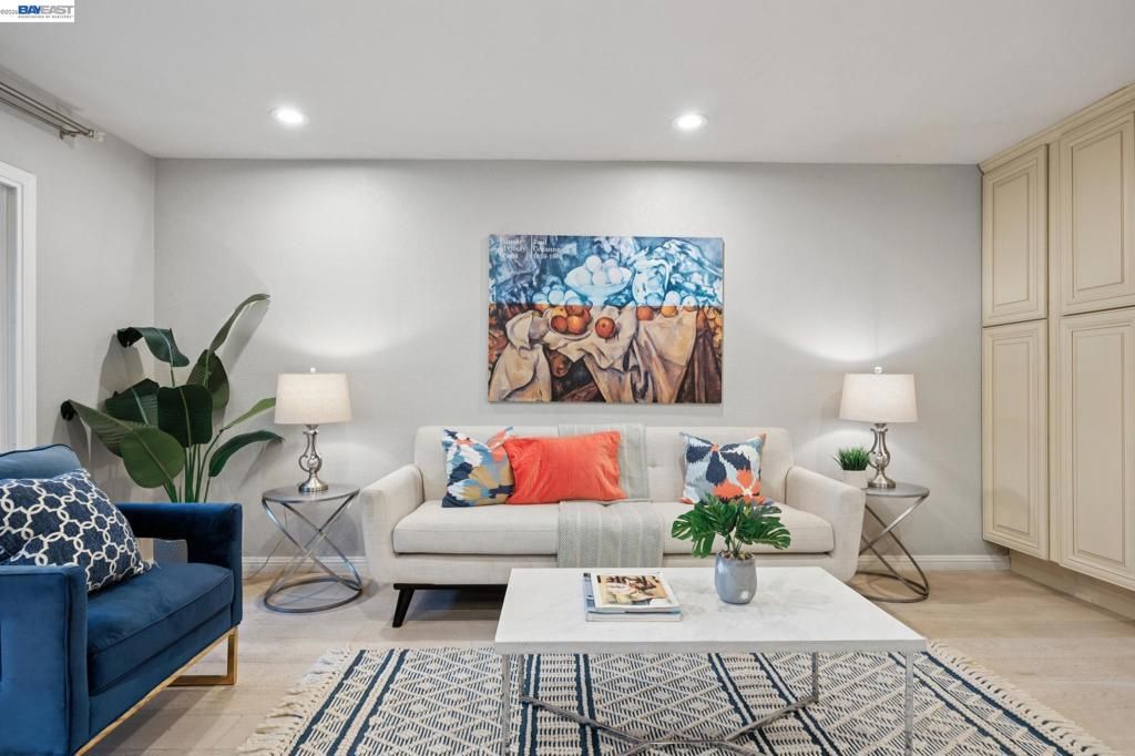 Image 16 of property listing at 30 30 Sea Brg, Alameda, CA 94502