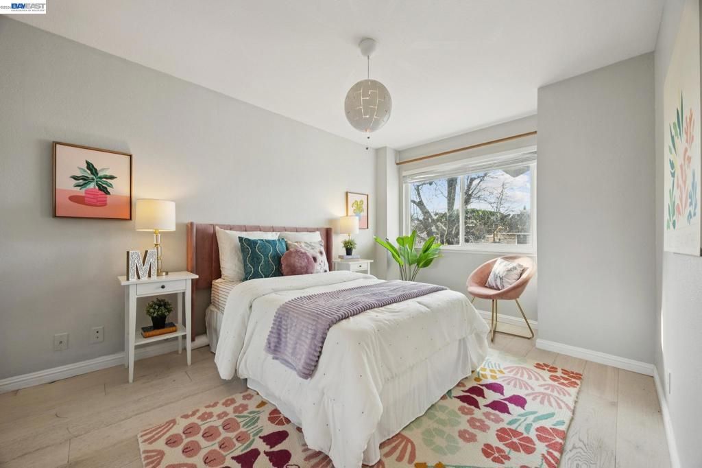 Image 23 of property listing at 30 30 Sea Brg, Alameda, CA 94502