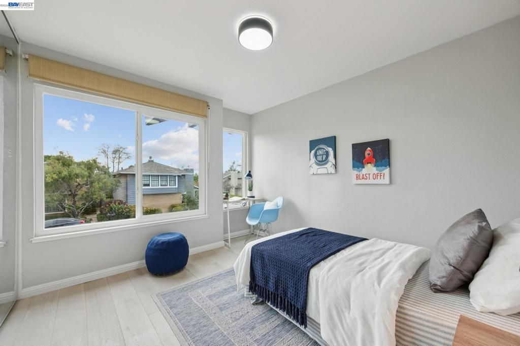 Image 25 of property listing at 30 30 Sea Brg, Alameda, CA 94502