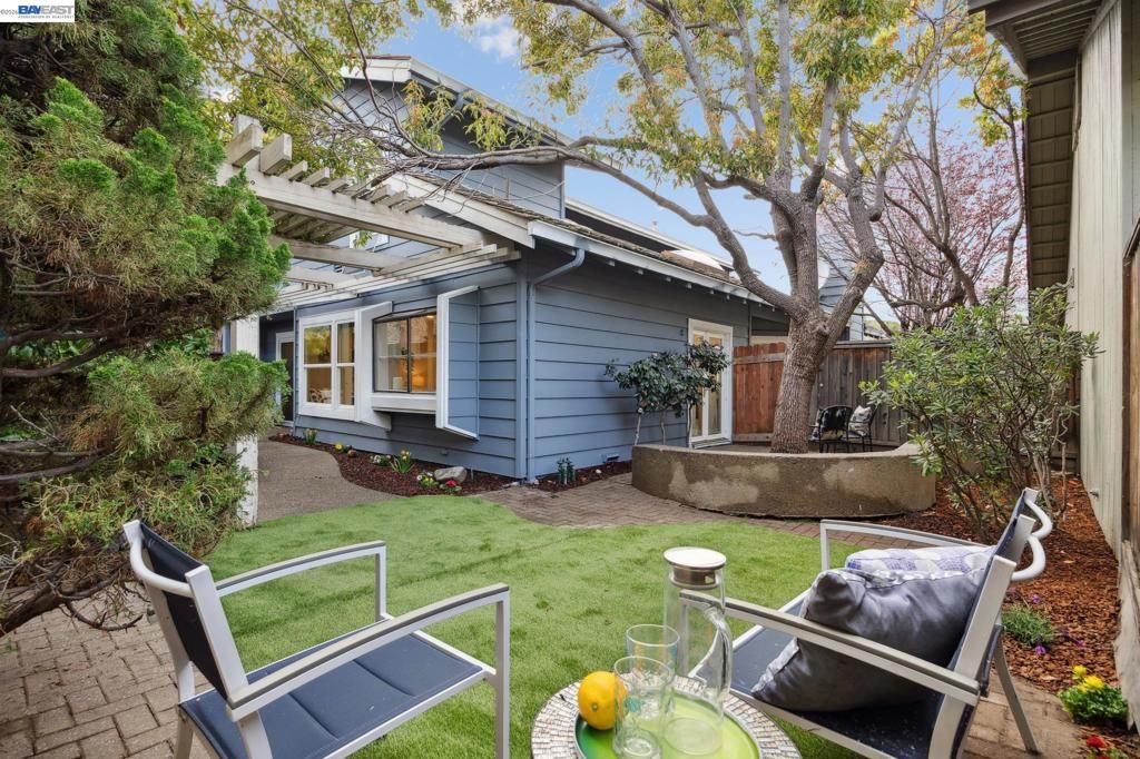 Image 31 of property listing at 30 30 Sea Brg, Alameda, CA 94502