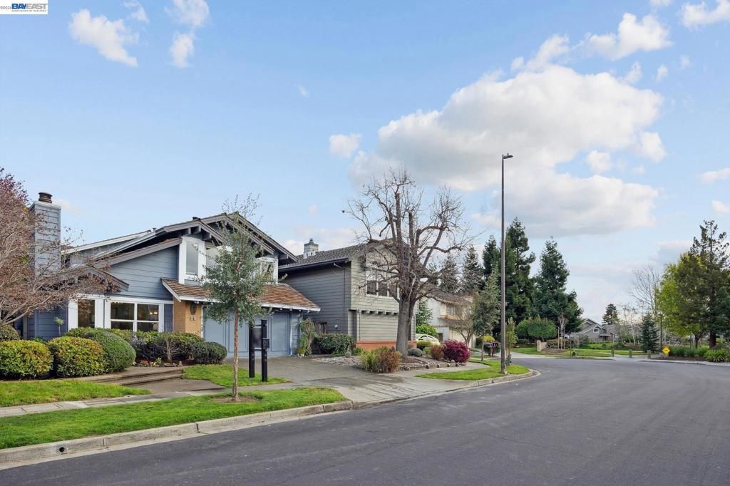 Image 35 of property listing at 30 30 Sea Brg, Alameda, CA 94502