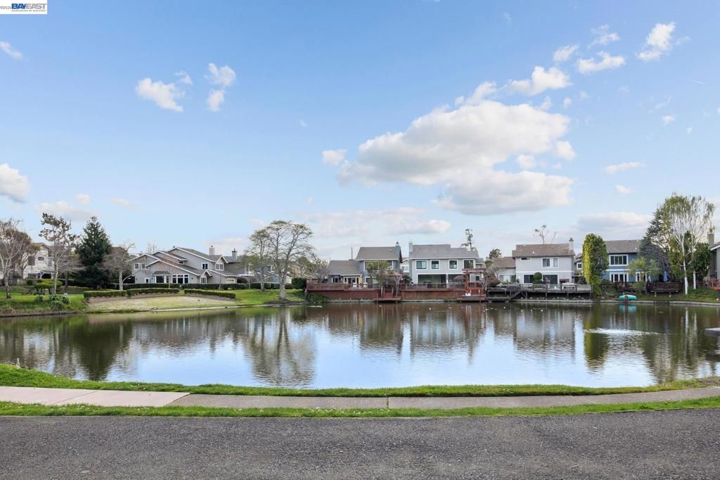 Image 37 of property listing at 30 30 Sea Brg, Alameda, CA 94502