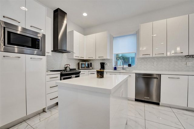 1371 N Ocean Boulevard, Pompano Beach, FL 33062