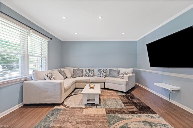 100 Horseshoe LNDG, Hampton, VA 23669