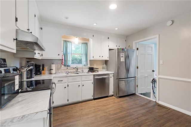 100 Horseshoe LNDG, Hampton, VA 23669