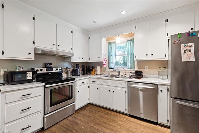 100 Horseshoe LNDG, Hampton, VA 23669