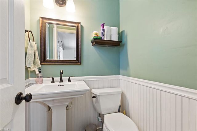 100 Horseshoe LNDG, Hampton, VA 23669