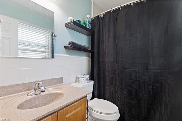 100 Horseshoe LNDG, Hampton, VA 23669