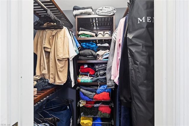 100 Horseshoe LNDG, Hampton, VA 23669