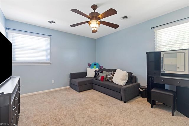 100 Horseshoe LNDG, Hampton, VA 23669