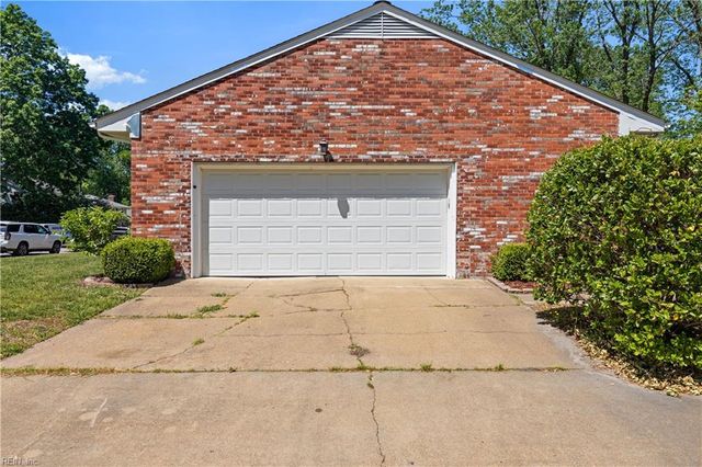 100 Horseshoe LNDG, Hampton, VA 23669